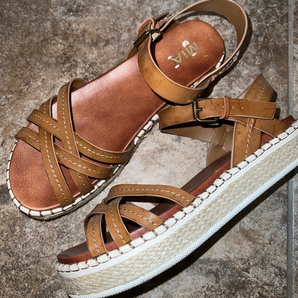 Only worn once - Picture 2 of 3